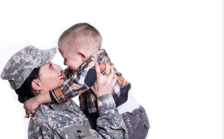 Kadın Askerler Emziriyor